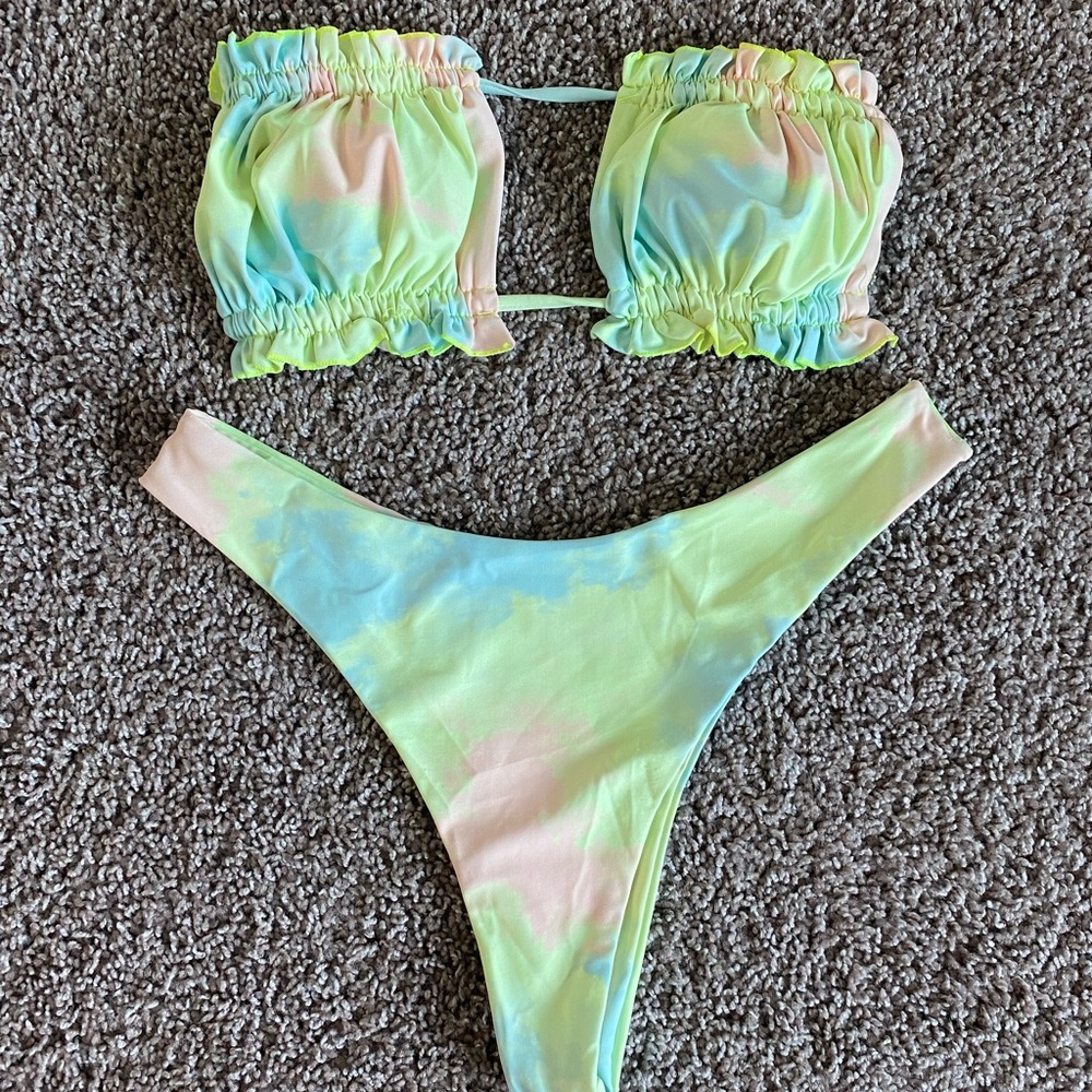 3 bikini sets - Picture 3 of 3
